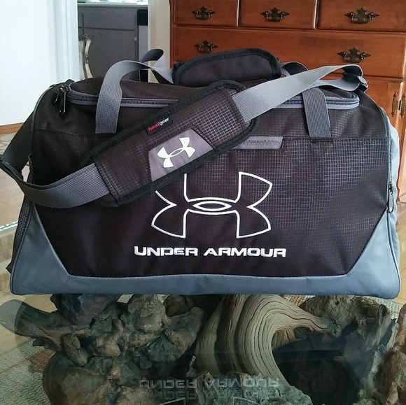 under armour hustle storm small duffle bag
